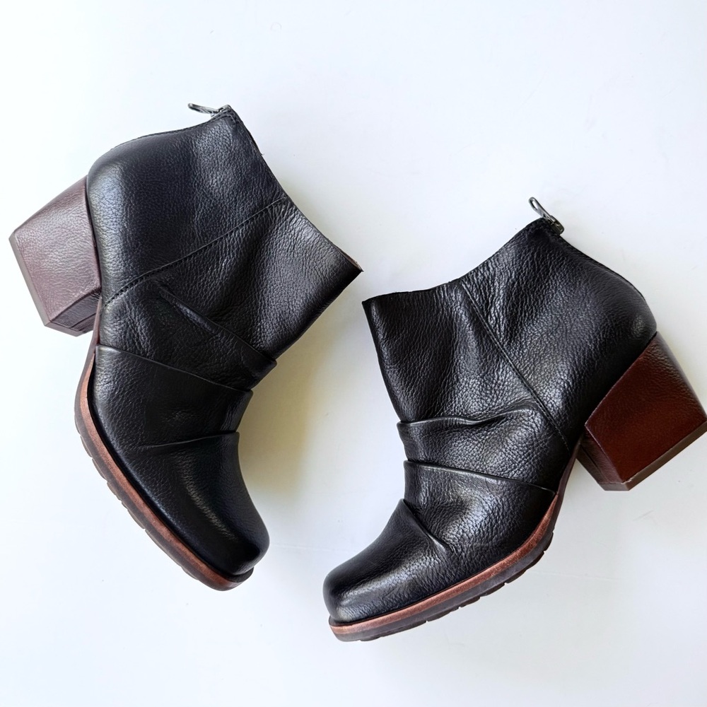 NWOB Kork-Ease Kissel Black Leather Ruched Womens Ankle Boots Size 6 $199.95
